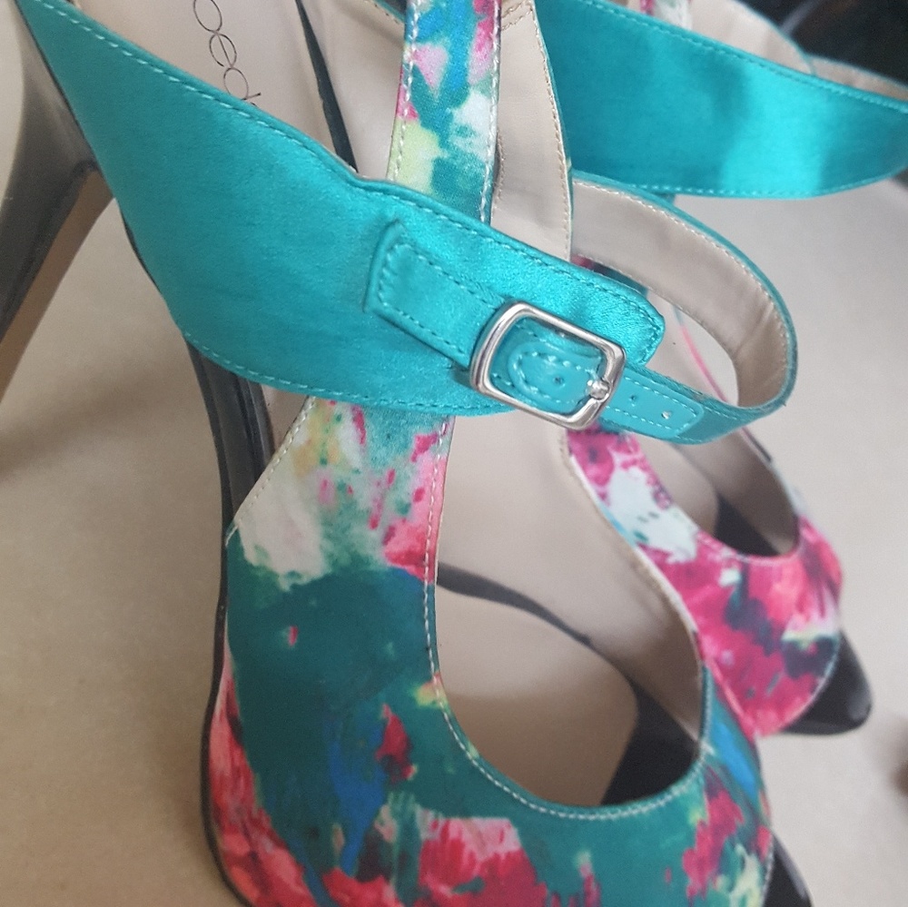 Cute size 9 high heels